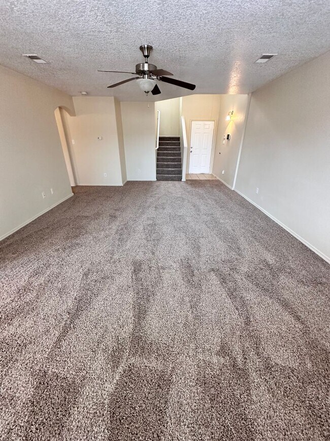Photo - 3 bed 2.5 Bath in Huning Ranch