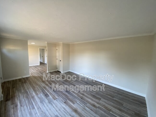 Photo - 10504 Benchmark Rd