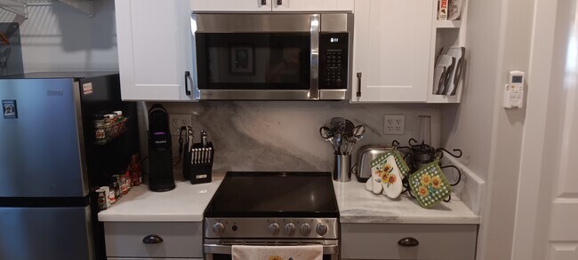Photo - 607 Lawton Ave Unit 607A - Cozy Cottage Studio