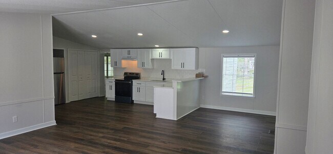 93 Huckaberry Ln