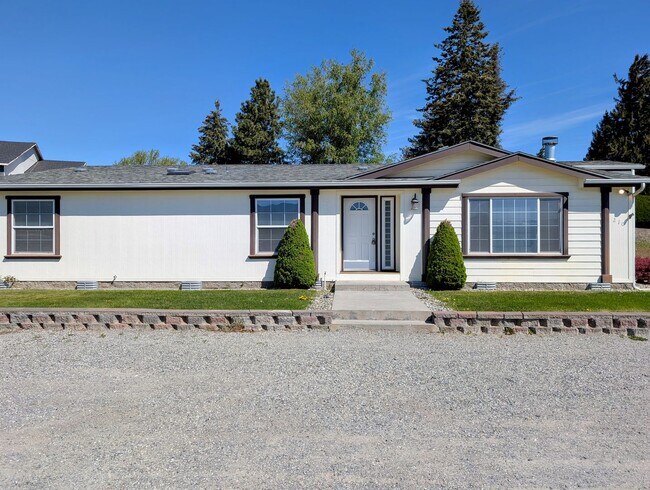Photo - Beautiful 4-Bed, 2.5-Bath Home with Fenced Yard in Sunnyslope!