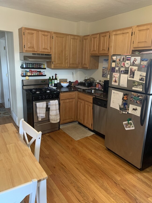 Photo - 857 E 1st St Unidad 3