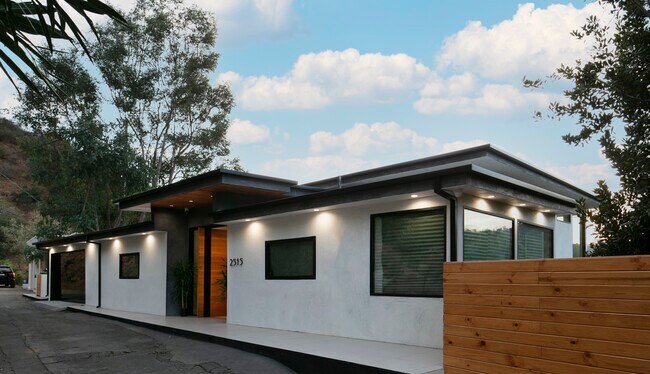 Photo - 2515 Thames St