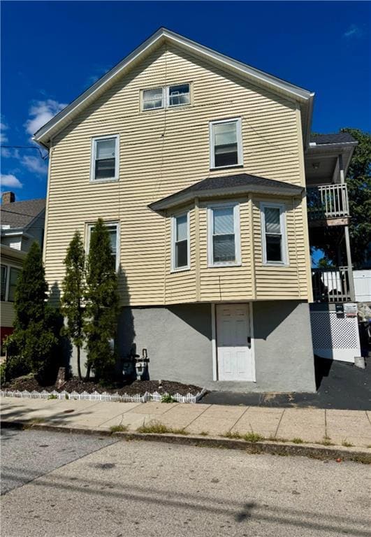 Building Photo - 329 Plainfield St Rental