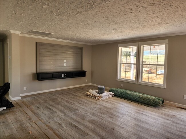 Photo - 180 Robertson Dr