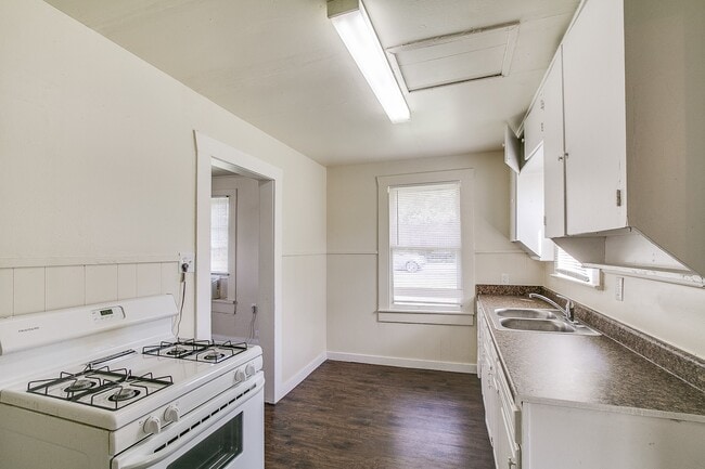 Photo - 8402 Brockton St