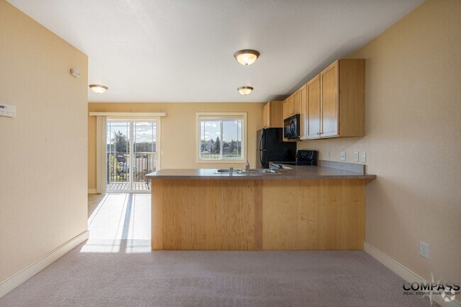 Building Photo - SPACIOUS TOWNHOME CONVENIENTLY LOCATED WIT...