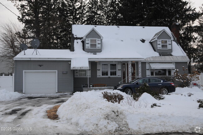 Building Photo - 1470 Fern Ave Rental