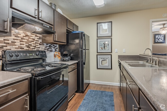 2BR, 2BA - 1005SF - Kitchen