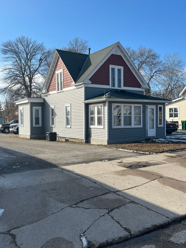 Building Photo - 521 2nd St N