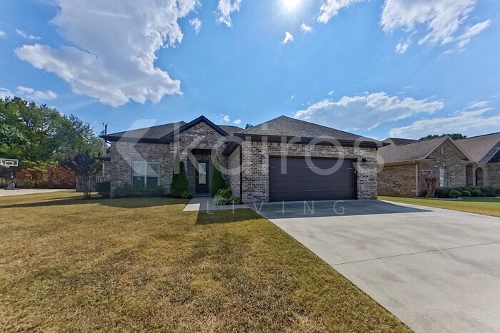 Photo - 108 Kamarie Ln