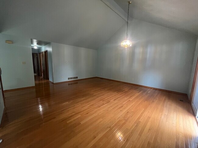 Photo - 965 Amberwood Pl