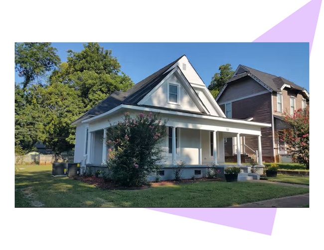 Building Photo - 713 4th Ave SE