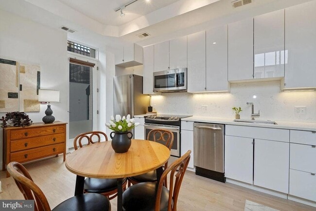 Photo - 1211 G St SE Unidad 1