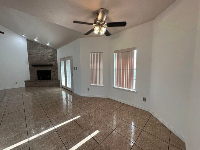 Photo - 302 Echo Valley Dr