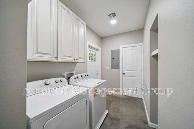 Photo - 848 S Pine St