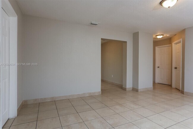 Photo - 731 NW 175th Dr