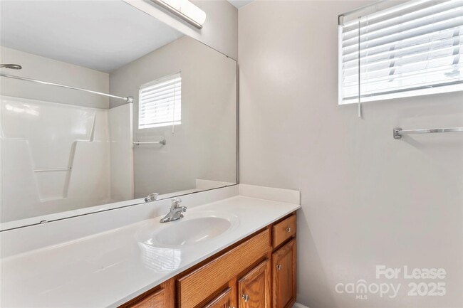 Photo - 2003 Red Carpet Ct