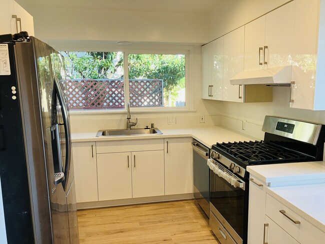 Photo - 15025 Leadwell St