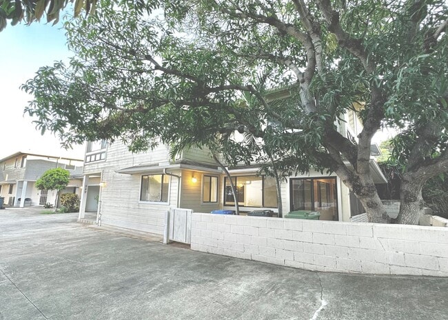 Photo - SPACIOUS 3 BEDROOM 2.5 BATH HOME IN KAIMUKI W/2 CAR GARAGE