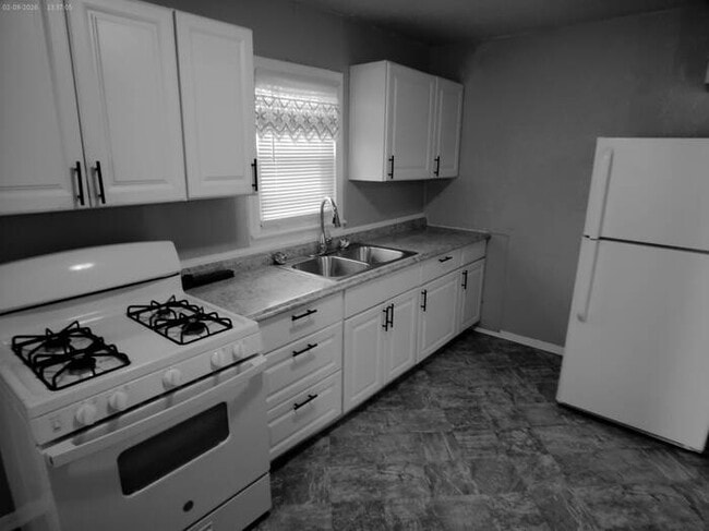 Photo - Cozy 1 bedroom and 1 bath ranch home located off 23rd St & S Arlington Ave in Independence.