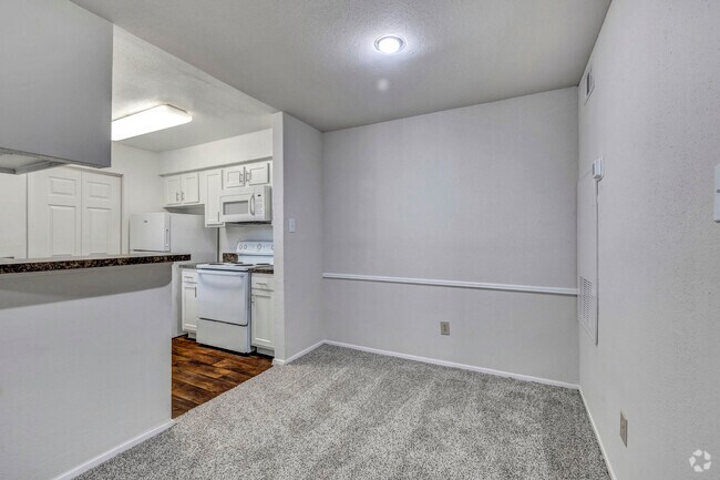 1BR, 1BA - 639SF - Dining Room