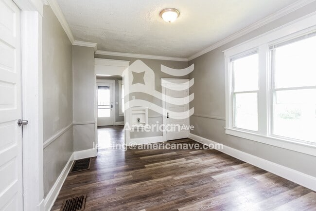 Photo - 1055 W 33rd St