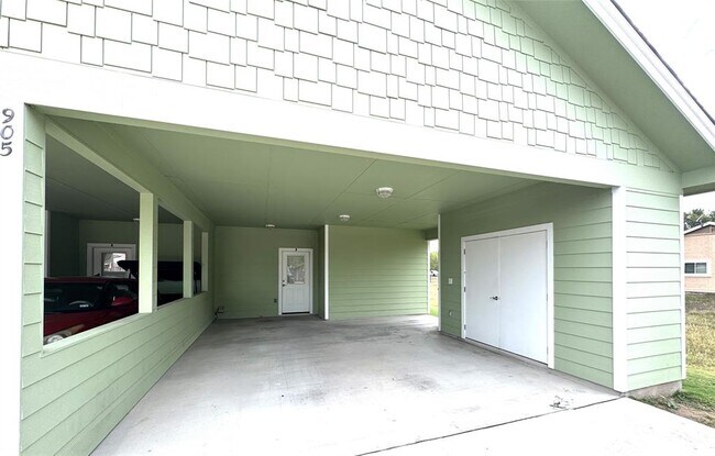 Photo - 905 Crockett St