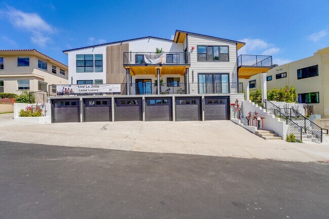 Building Photo - Oceans 315 Rental