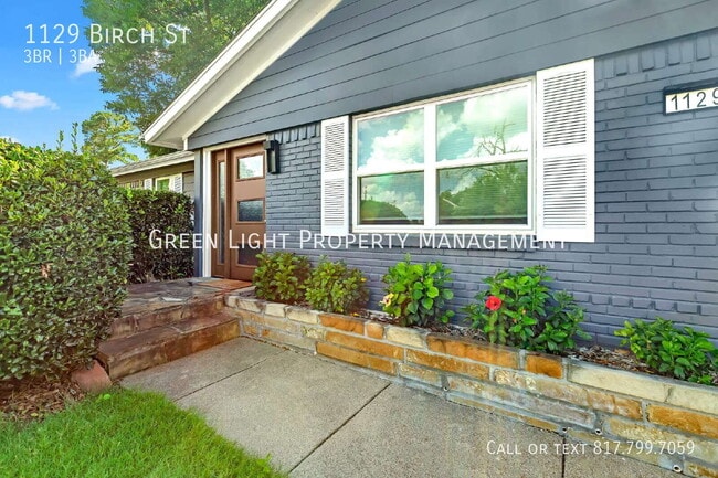 Photo - 1129 Birch St
