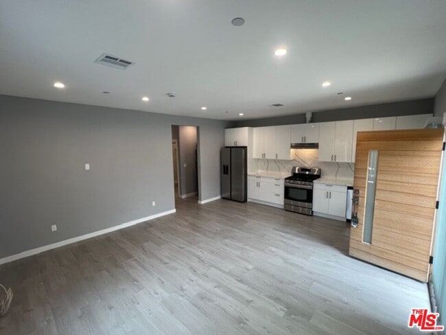 Photo - 6833 Lubao Ave