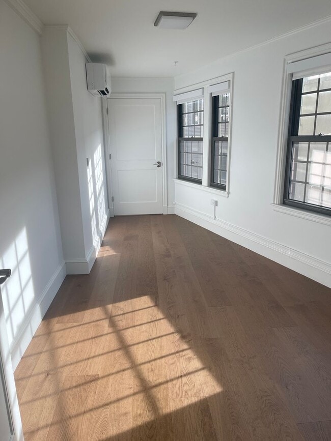 Photo - Harvard Sq 2 bed Split Brand New Renovation, 1 month Free rent Vacant and ready