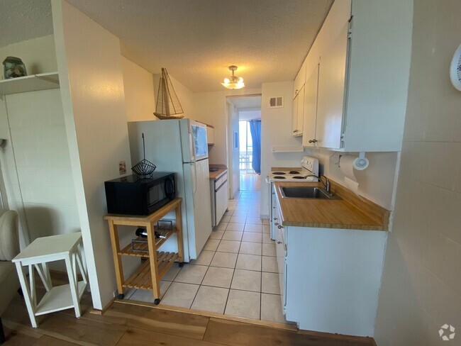 Building Photo - Makaha Beach Cabanas Rental