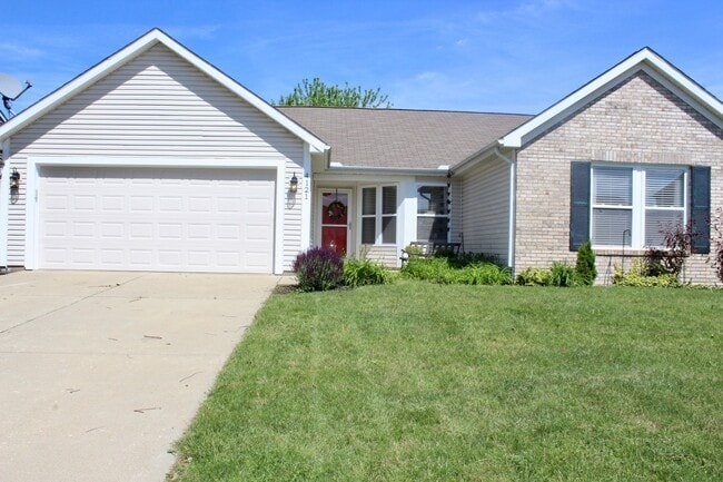 Building Photo - Spacious 3BR Home in Sterling Heights with Sunroom, Office & Fenced Yard