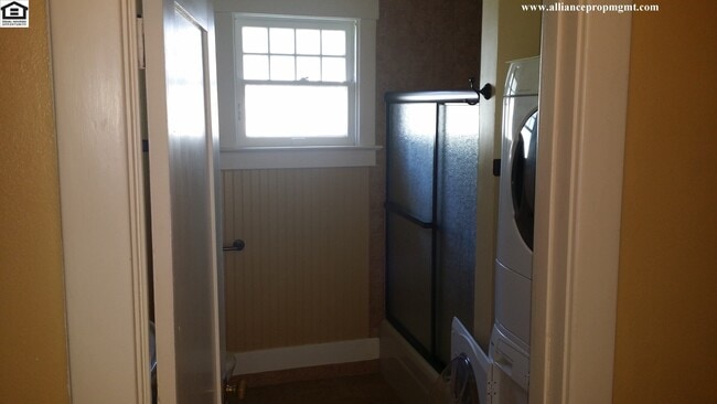 Photo - South 16th Beautiful Craftsman Style Apartment Close to MSU