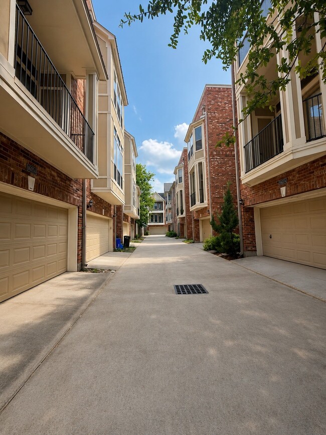 Building Photo - 1605 W Dallas St