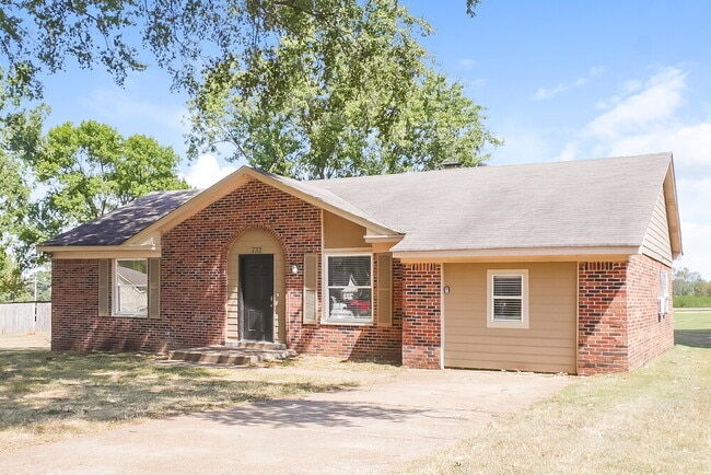 Photo - 732 Charter Oak Dr