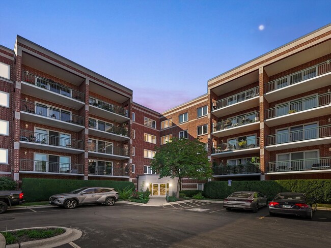 Building Photo - 5360 N Lowell Ave Unit 404 Rental