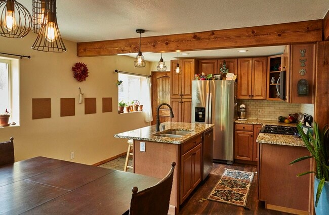 Photo - 127 Oakley Ln