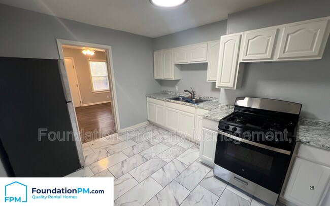 Photo - 2067 Hubert Ave