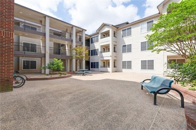 Photo - 501 W 26th St Unit 305