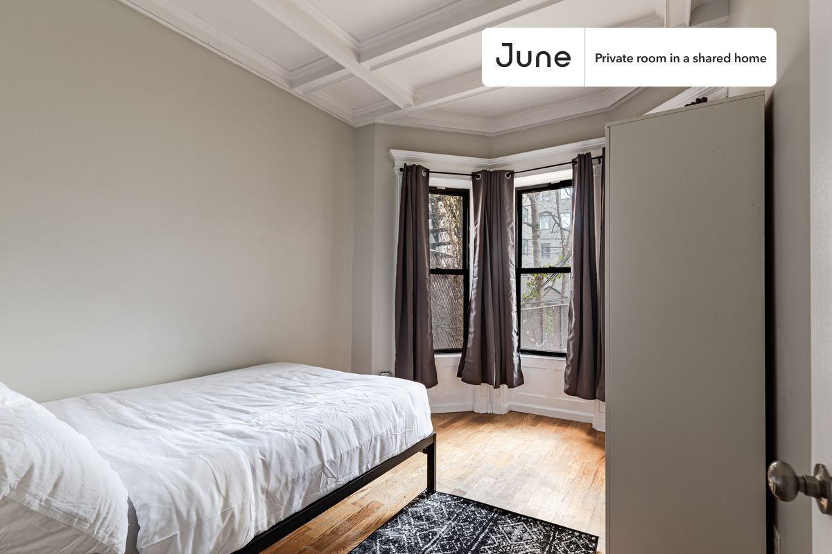 Private bedroom in 3 bed/2 bath Home - Private bedroom in 3 bed/2 bath Home