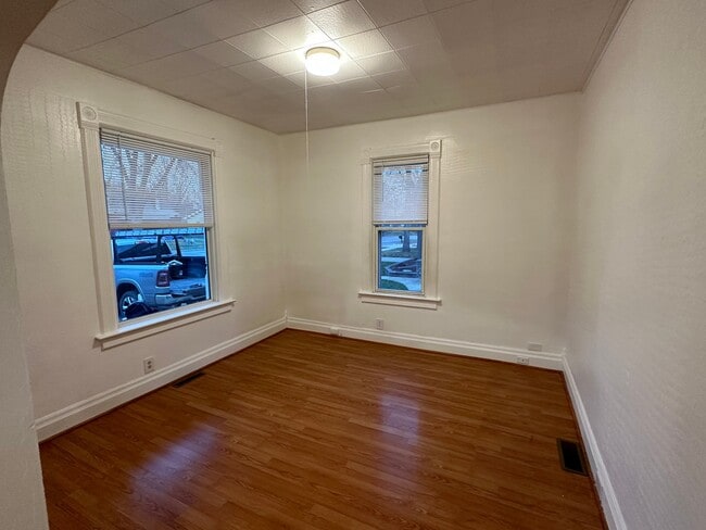 Photo - 215 Fremont St S