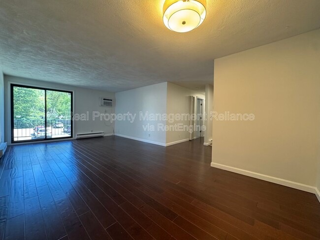 Building Photo - 11 Riverside Ave Unit 106