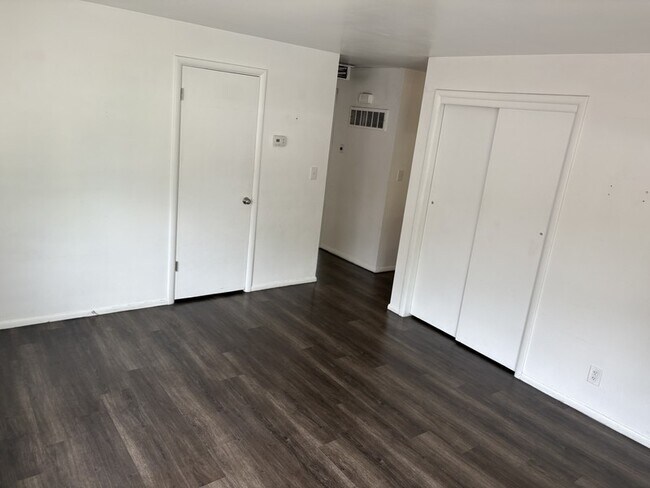Photo - 2630 S Windsor Cir Unit Apt 3