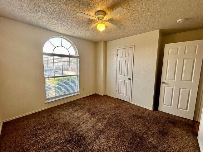 Photo - Bright & Open Saginaw Home