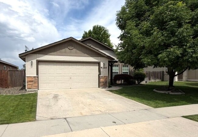 Photo - Beautiful 3 be 2 bath home with office in Meridian just off Locust Grove and Amity