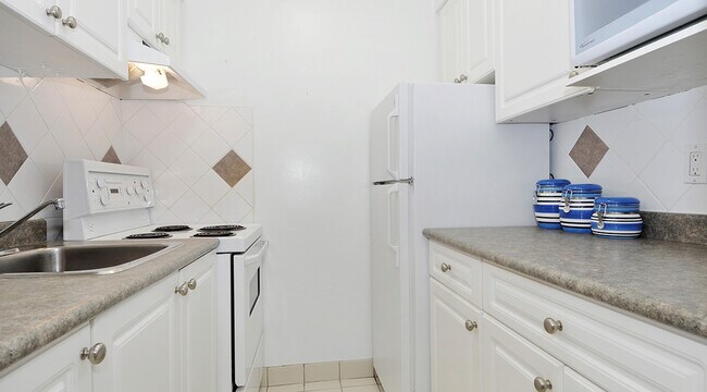 Building Photo - Hendry House Unit 00202