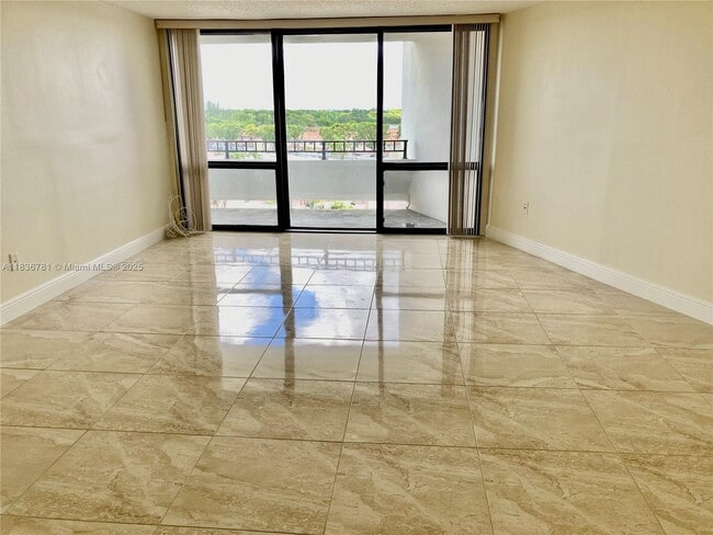 Photo - 13951 Kendale Lakes Cir Unit 604-A