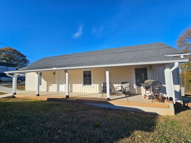 Photo - 208 W Main St